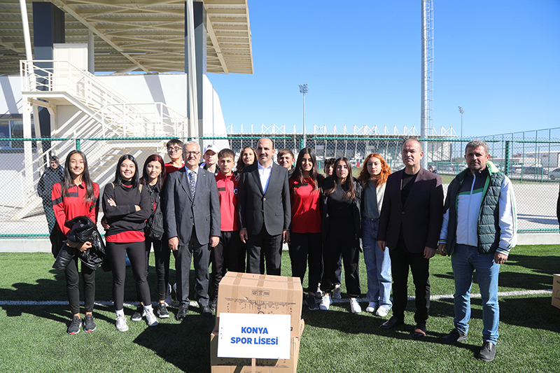 konya-buyuksehirden-amator-sporculara-6-5-milyon-liralik-destek-010.jpg