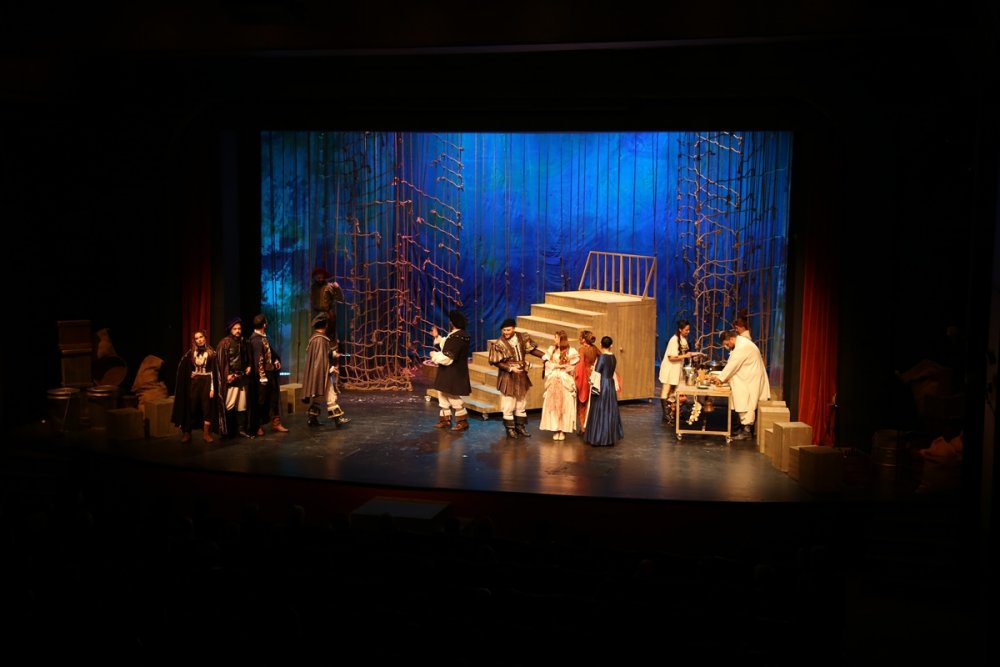 Konya'da Shakespeare'in "Kuru Gürültü" adlı oyunu sahnelendi