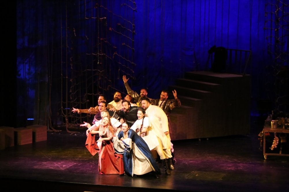 Konya'da Shakespeare'in "Kuru Gürültü" adlı oyunu sahnelendi