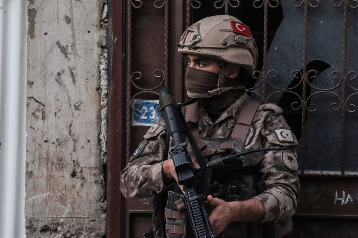 mersinde-200-polisin-katilimiyla-teror-operasyonu.jpg