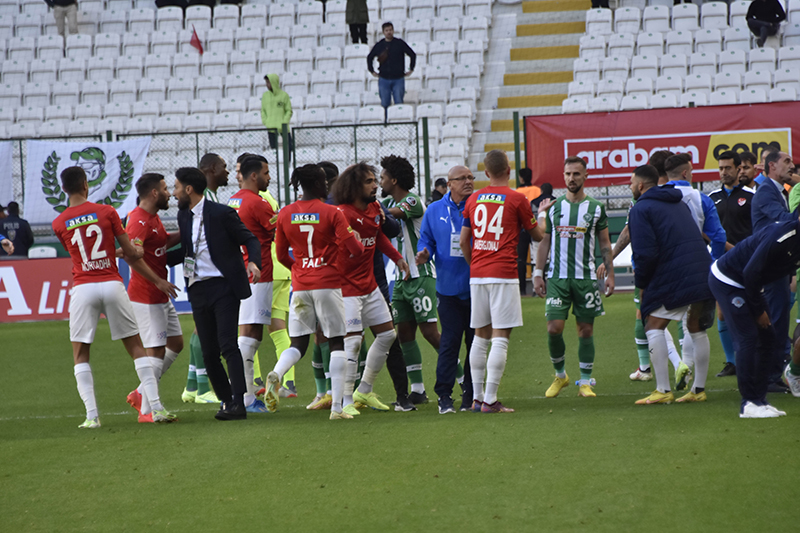 konyaspor-kasimpasa-macinda-buyuk-gerginlik-001.jpg