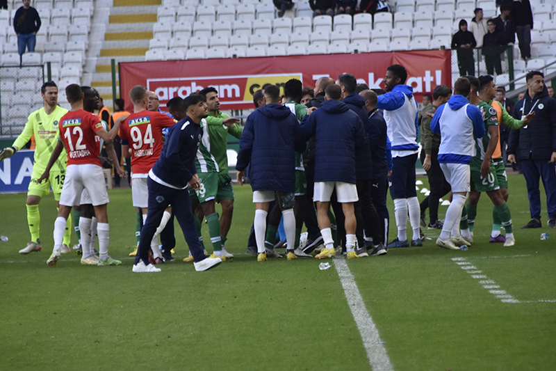 konyaspor-kasimpasa-macinda-buyuk-gerginlik.jpg