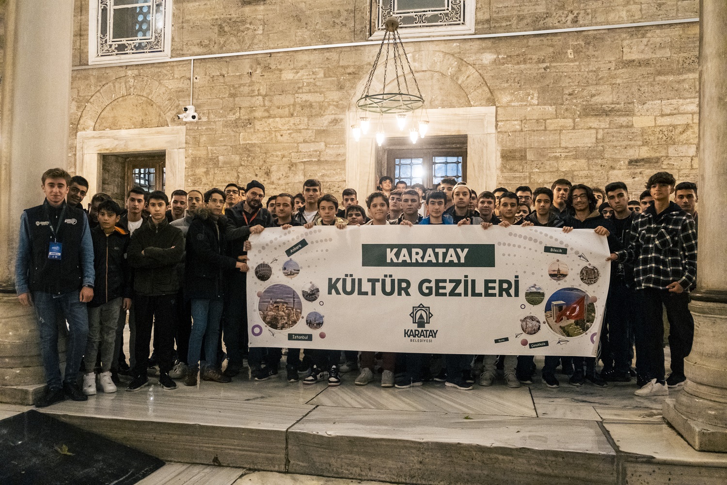 karatay-okuyor-projesinde-basarili-olan-250-ogrenci-istanbulu-gezdi.jpeg