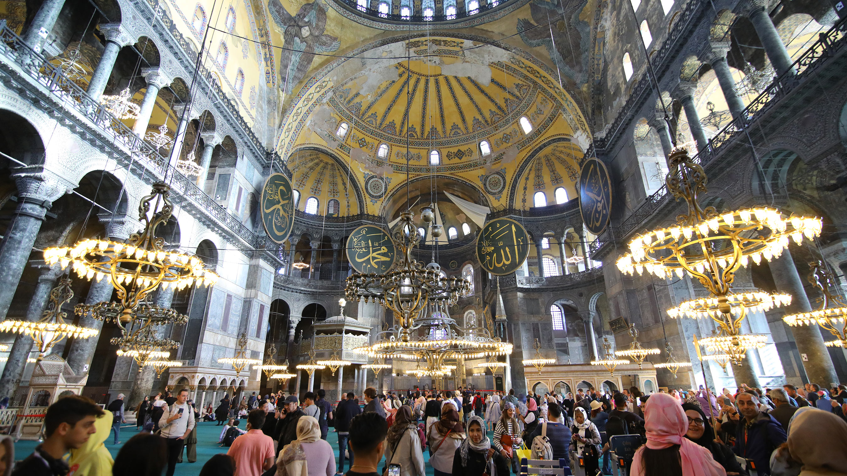 konya-buyuksehirin-liseli-genclere-yonelik-istanbul-gezisi-suruyor-003.jpg