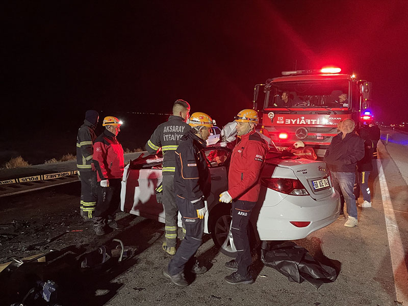 konya-yolunda-kaza-kamyonla-carpisan-otomobilin-surucusu-oldu-001.jpg