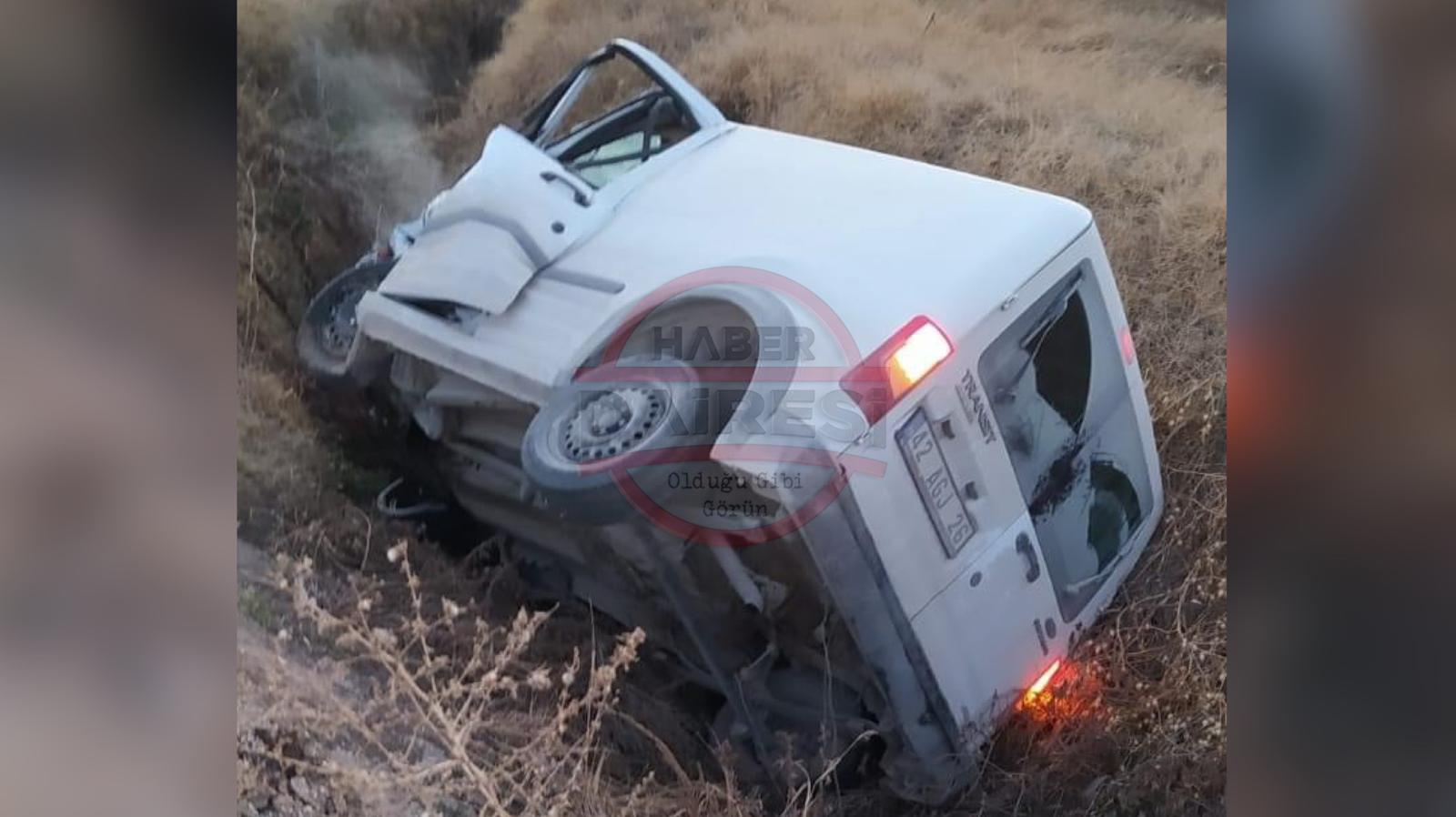 konyada-yoldan-cikan-arac-devrildi-yaralilari-itfaiye-kurtardi.jpeg