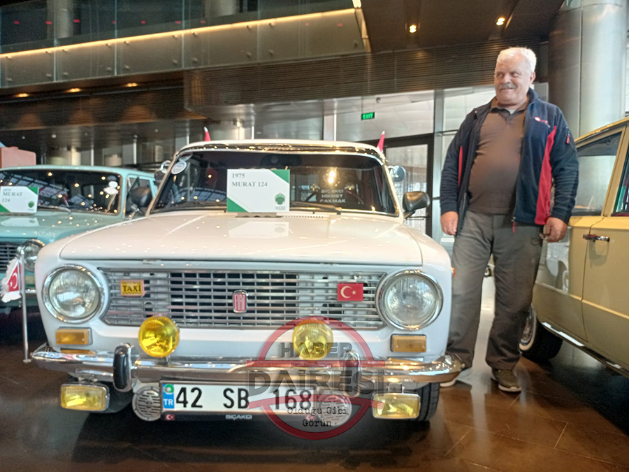 konyadaki-klasik-otomobil-sergisinin-gozdesi-anlatirken-agladi-hikmet-cakmak-002.jpg