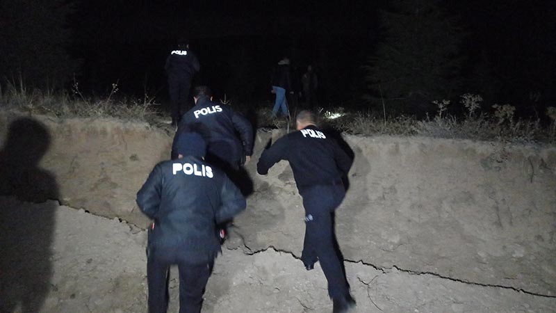 konya-polisini-alarma-geciren-silah-sesleri-ekipler-araziyi-didik-didik-aradi-003.jpg