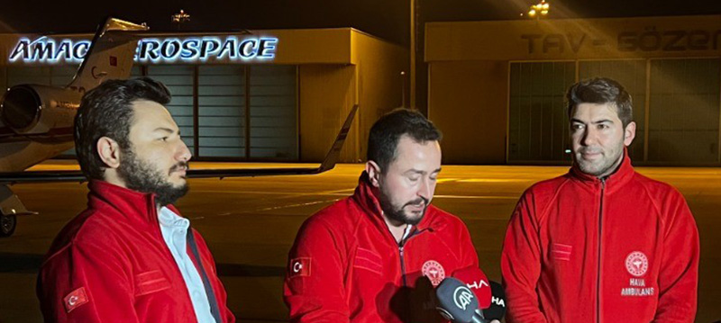 ambulans-ucakla-turkiyeye-getirildiler-hastalardan-birinin-durumu-kritik-004.jpg