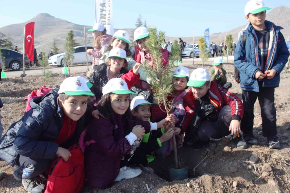 Türkiye Yüzyılına Nefes için Konya’da 70 bin fidan toprakla buluştu