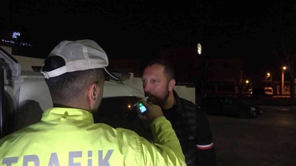 Alkollü çıkmamak için yapmadığı kalmadı, yine de cezadan kaçamadı