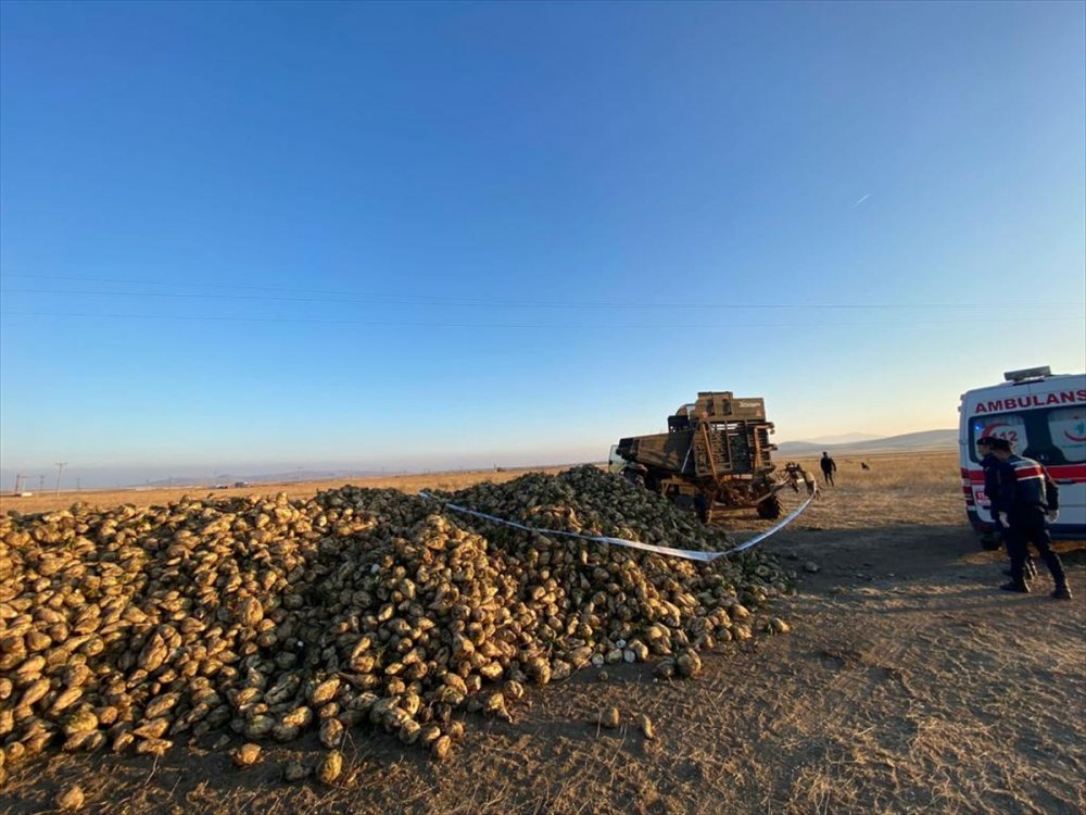 Pancar sökme makinesine sıkışan genç hayatını kaybetti