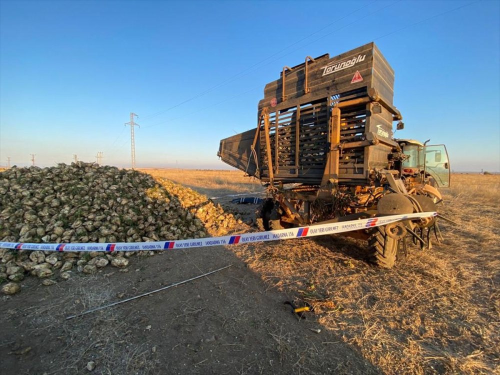 Pancar sökme makinesine sıkışan genç hayatını kaybetti