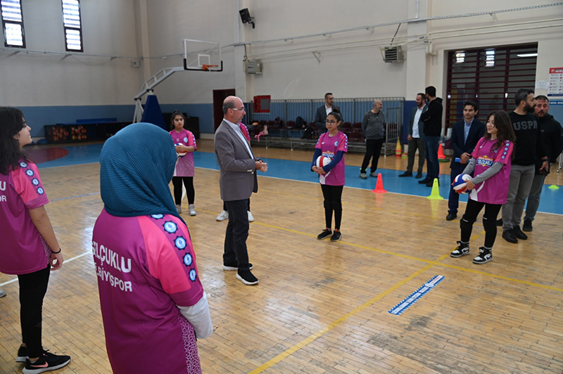 baskan-pekyatirmaci-cocuklarimiz-sporun-merkezi-selcukluda-bulusuyor-003.jpg
