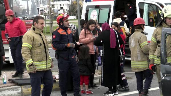 istanbulda-yolcu-minibusu-ile-otomobil-carpisti-3u-cocuk-7-yarali.jpg