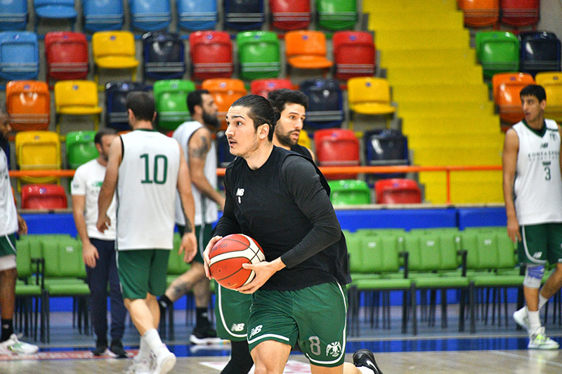 konyaspor-basketbolda-koc-gencoglundan-anadolu-efes-motivasyonu.jpg