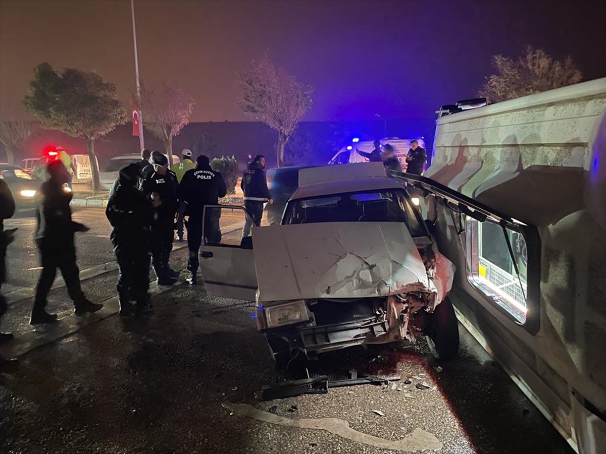 polis-midibusu-devrildi-5-memur-yaralandi-001.jpg
