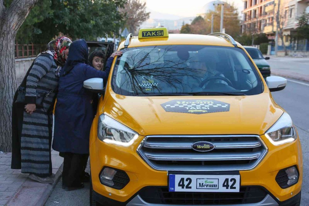 Başkan Altay, Bizim Meram Taksi’nin direksiyonunda