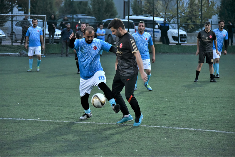 karatay-belediyesinde-birimler-arasi-futbol-heyecani-sona-erdi-001.jpg