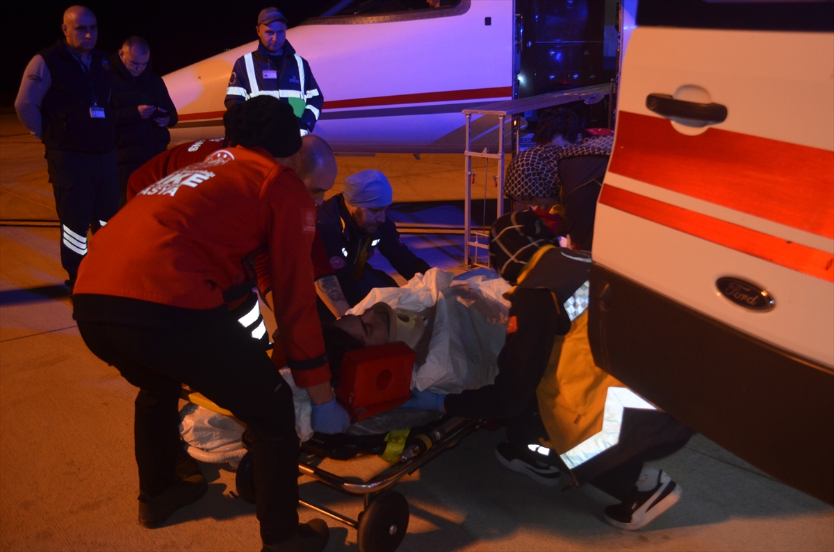 ambulans-ucak-tiyatrocu-sergen-deveci-icin-havalandi-001.jpg