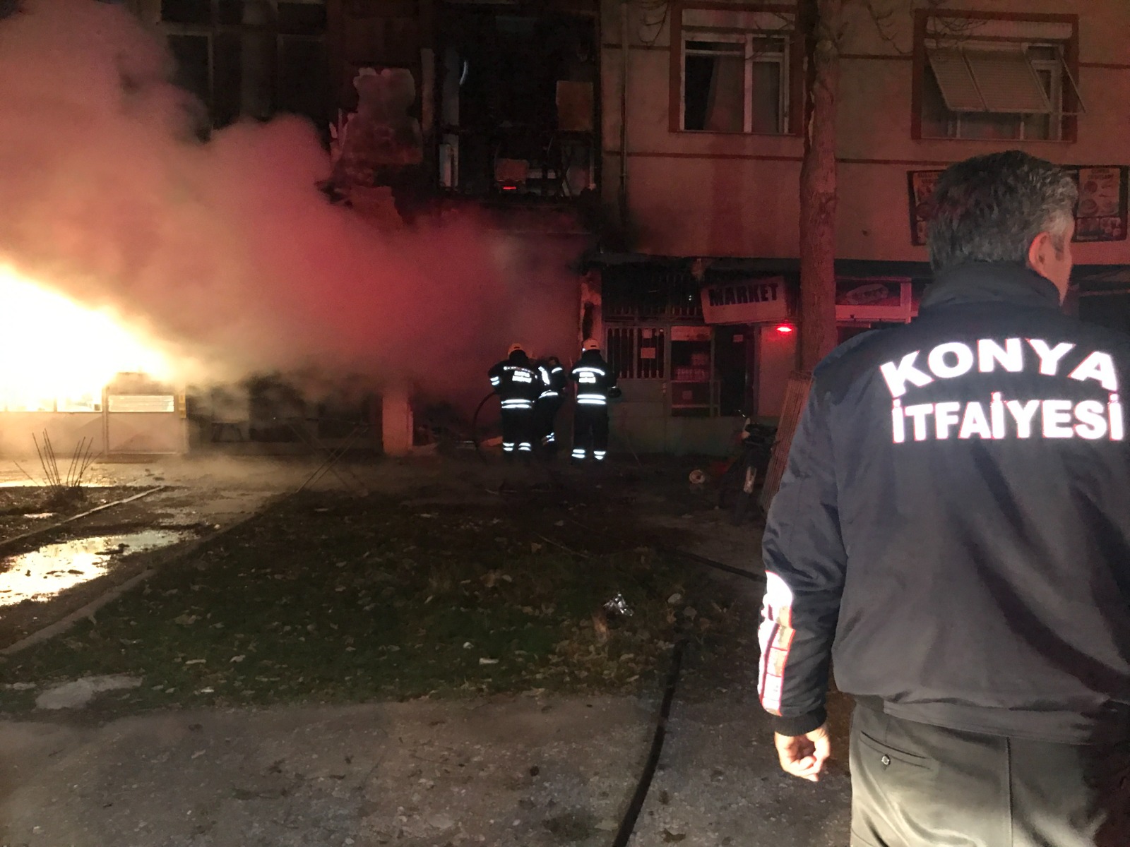 konyada-bir-is-yeri-yandi-3-katli-binaya-sicradi-002.jpeg