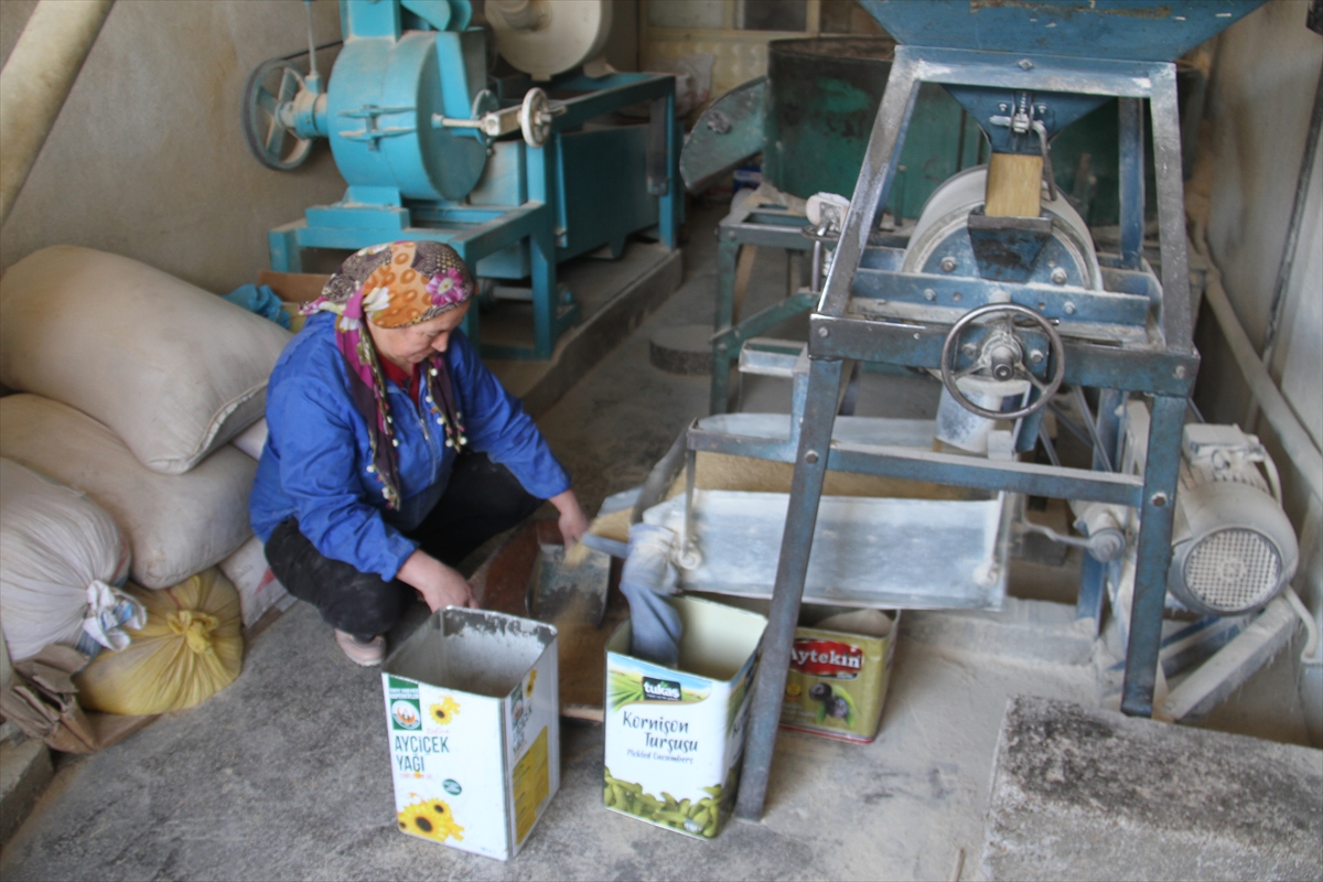 konyali-fatma-unalmis-kayinpederinden-aldigi-tas-degirmeni-36-yildir-isletiyor-003.jpg