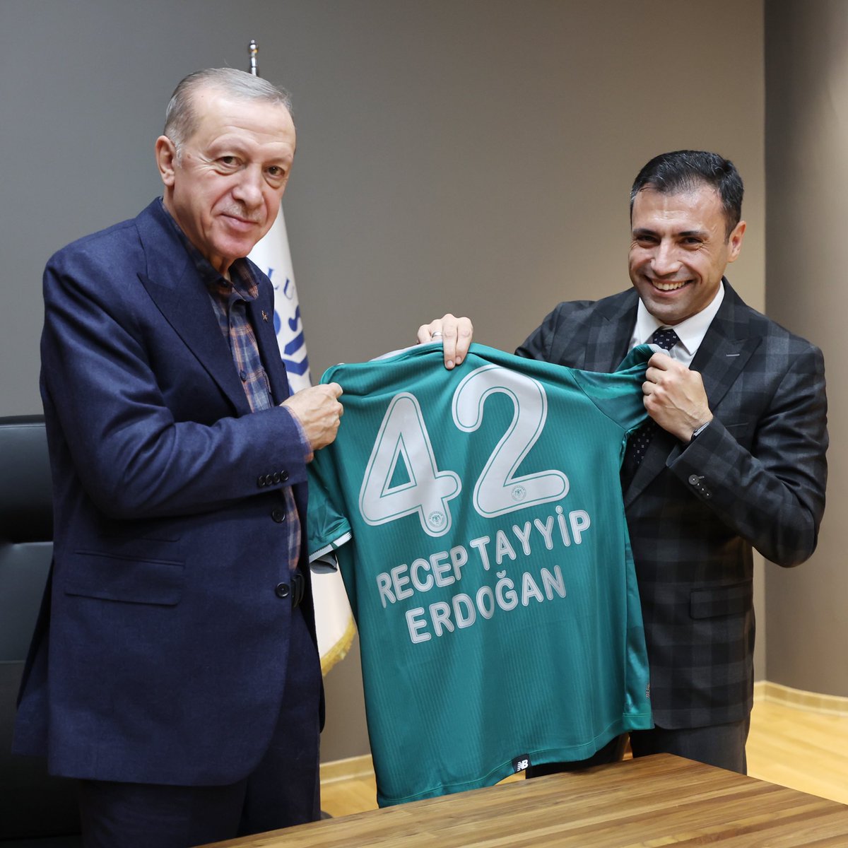 konyasporun-basarisini-oven-cumhurbaskani-erdogana-ozel-hediye.jpeg