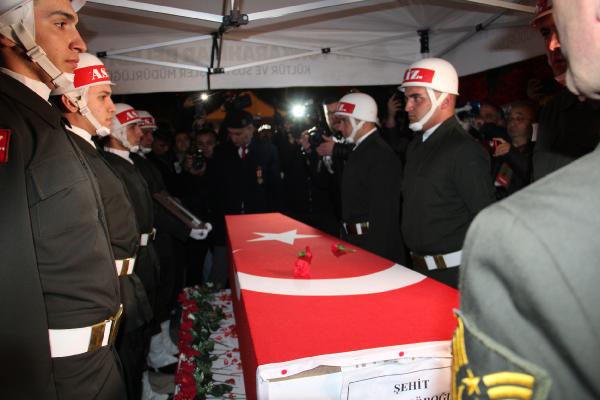sehit-hakan-koroglu-son-yolculuguna-ugurladi.jpg