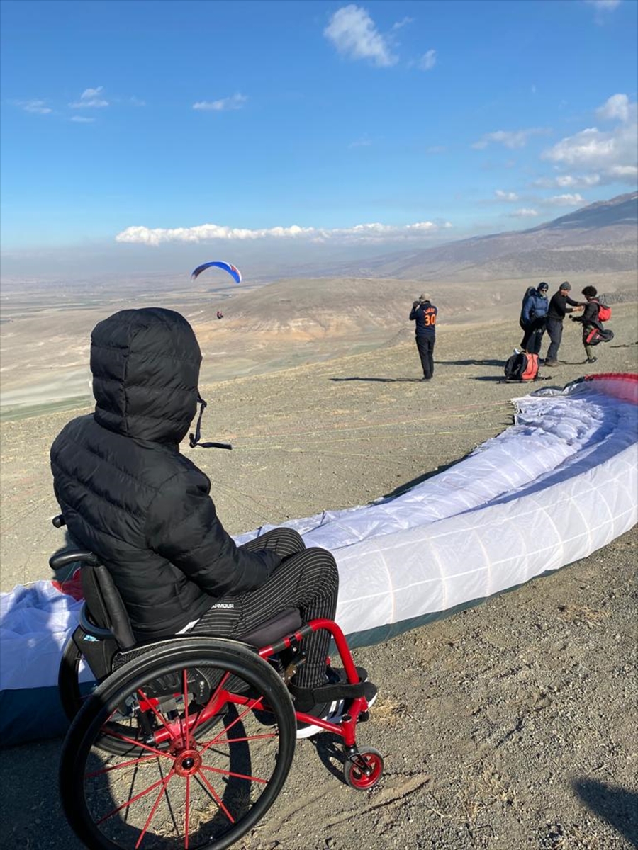 konyada-bedensel-engelliler-yamac-parasutu-heyecani-yasadi-001.jpg