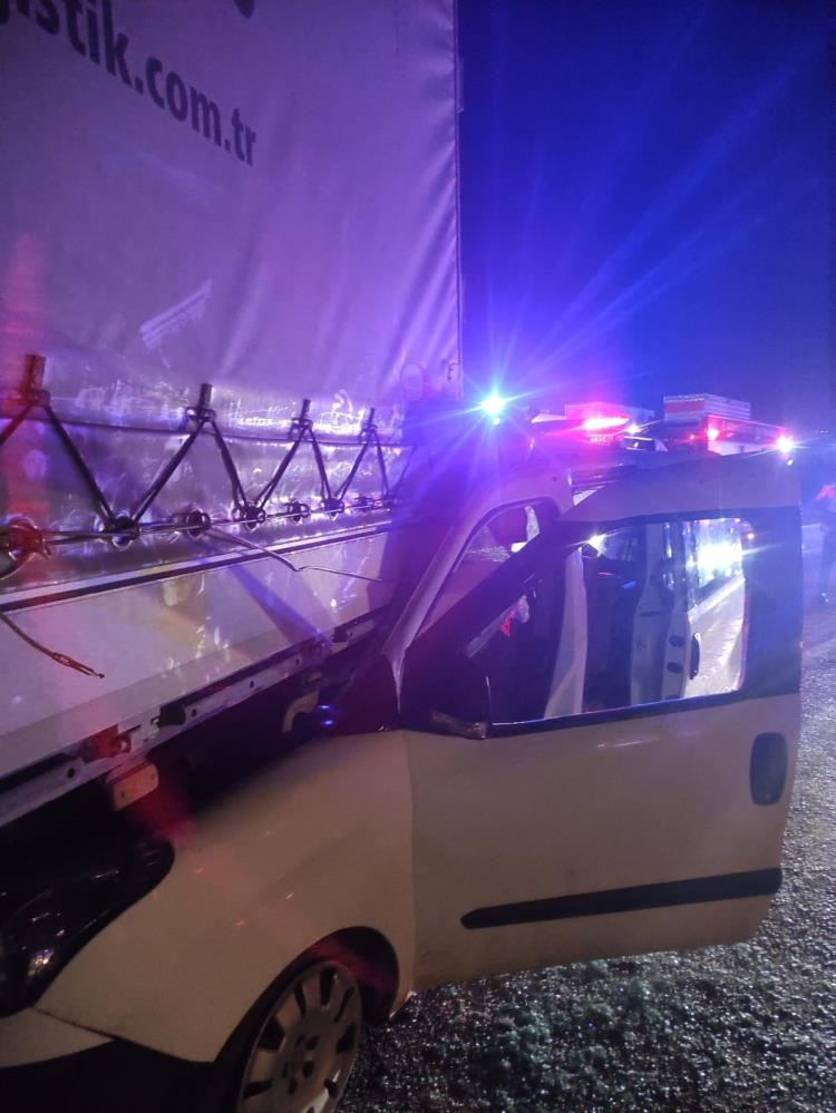 otomobil-tira-arkadan-carpti-1-olu-5-yarali.jpg