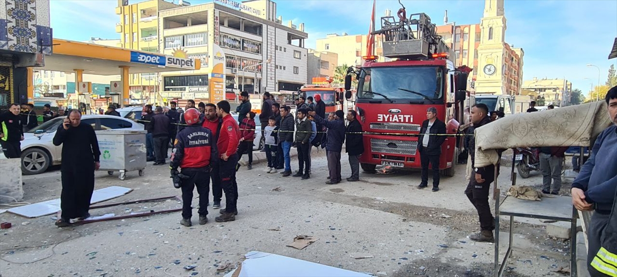 is-yerinde-patlama-6-kisi-yaralandi-001.jpg