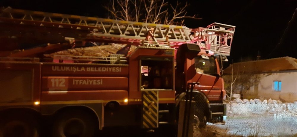 Yaşlı adam evinde çıkan yangında öldü