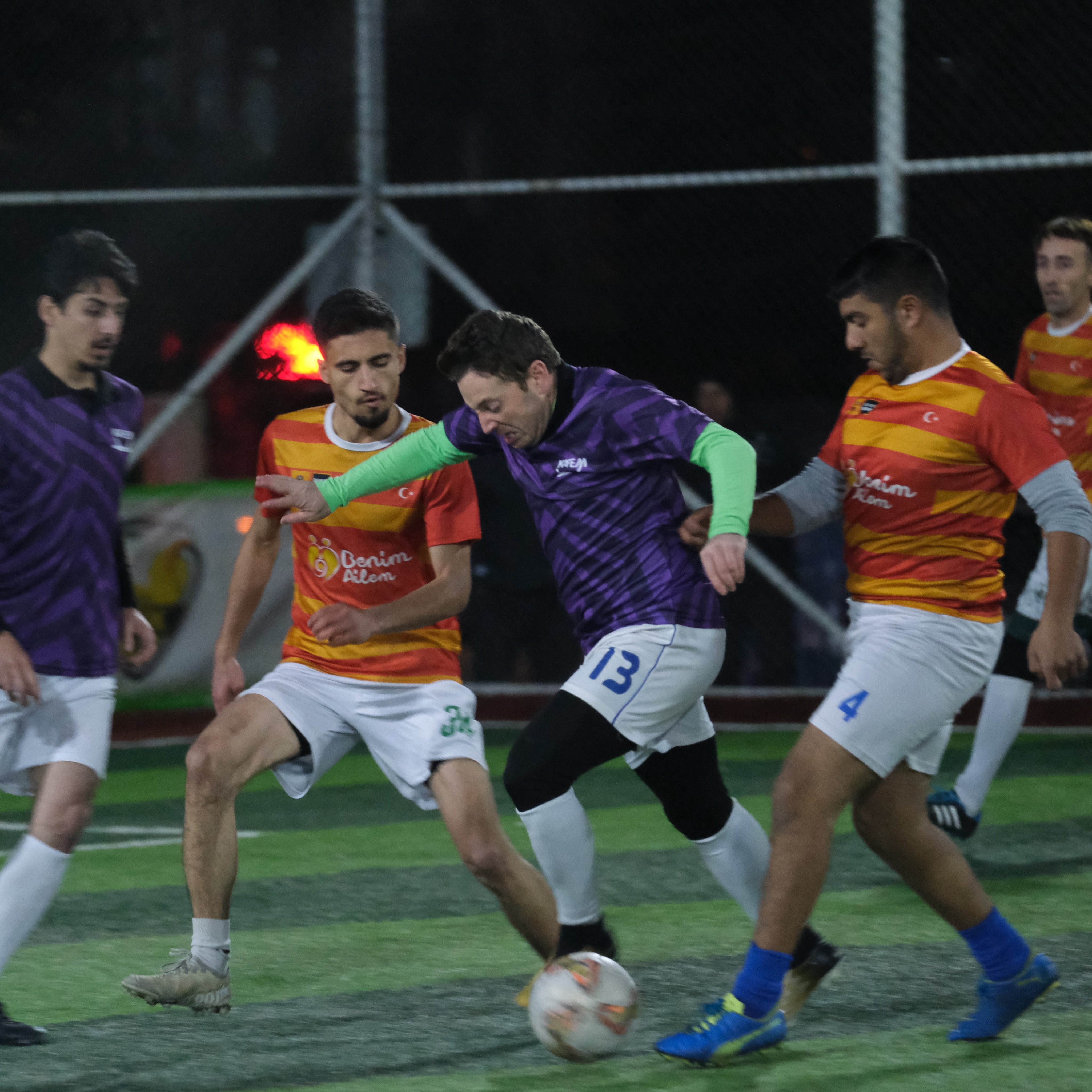 konya-buyuksehirin-futbol-soleni-cevre-dostu-ipi-gogusledi-003.jpg