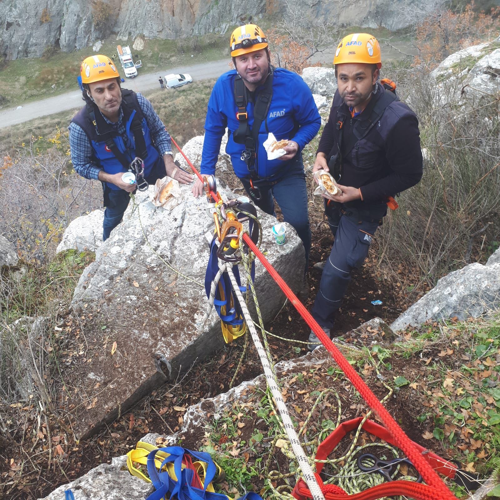 konya-afadtan-daglik-alanda-nefes-kesen-keci-surusu-kurtarma-operasyonu-001.jpg