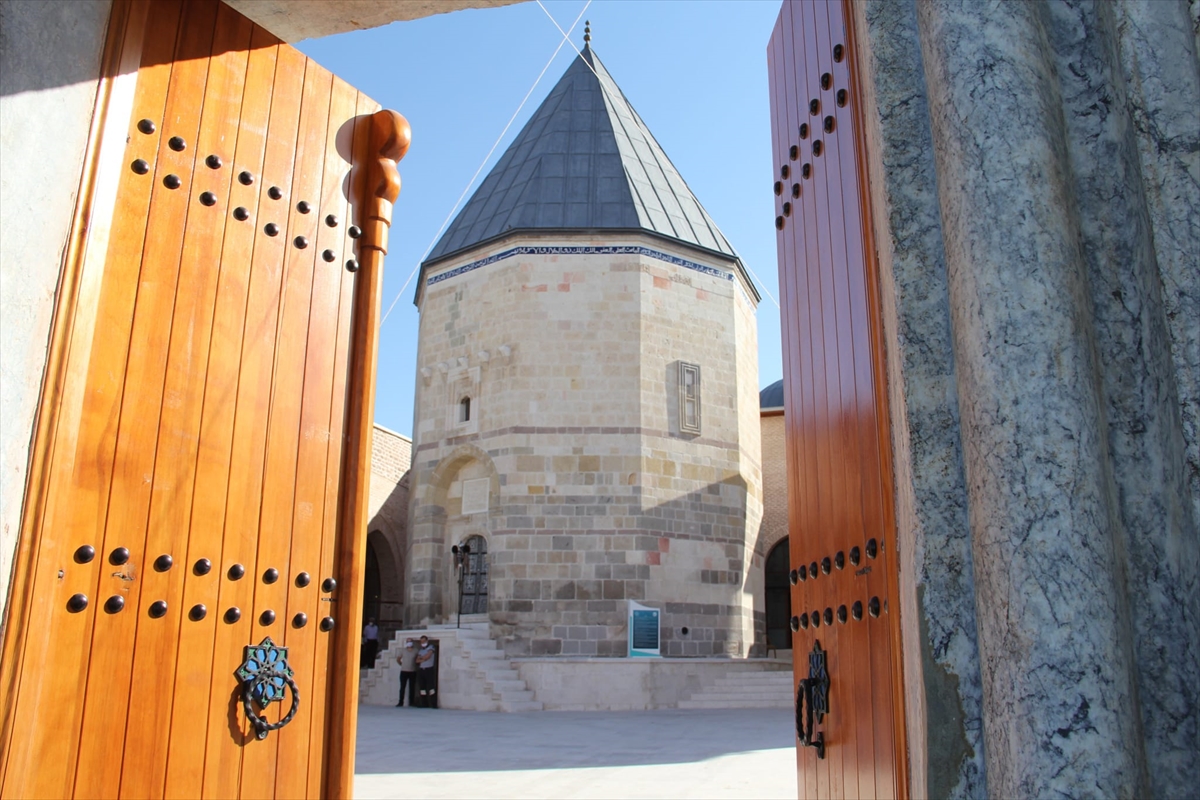 konyada-sultanlar-turbesi-seb-i-arus-haftasinda-ziyaret-edilebilecek.jpg
