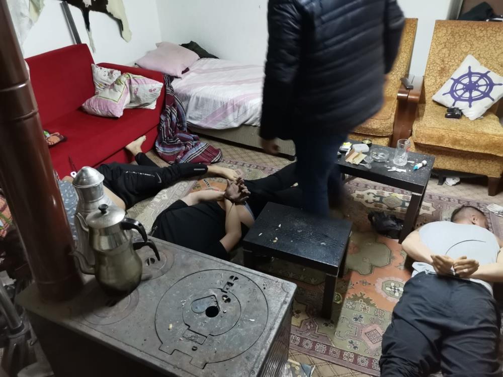 turkiye-genelindeki-silindir-operasyonunda-25-supheli-tutuklandi-002.jpg