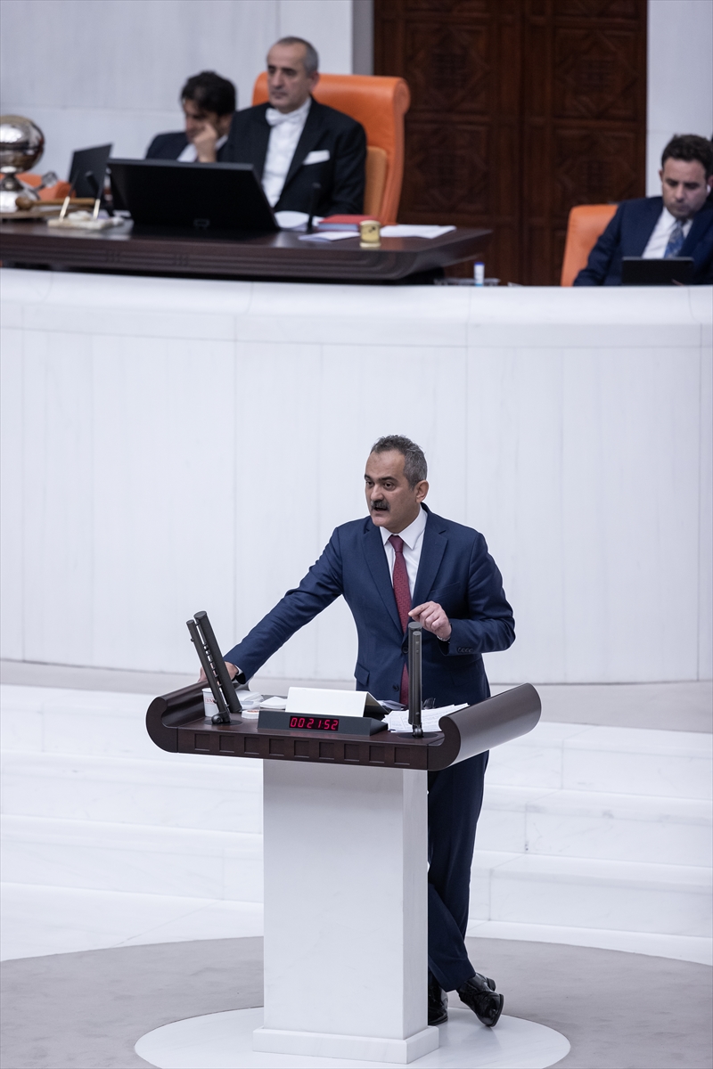 bakan-ozer-konyadaki-lisede-yasanan-olaya-iliskin-aciklama-yapti-mahmut-ozer-tbmm.jpg
