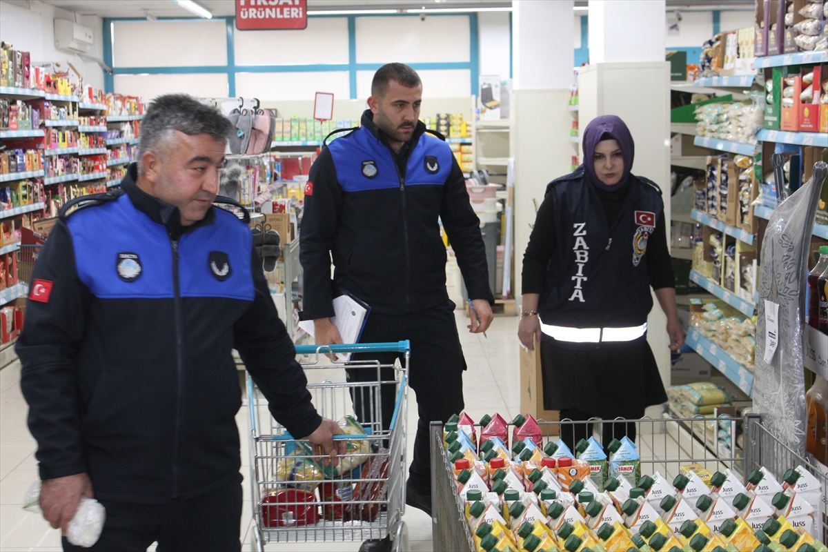 konyada-zabita-zincir-marketleri-denetledi-001.jpg
