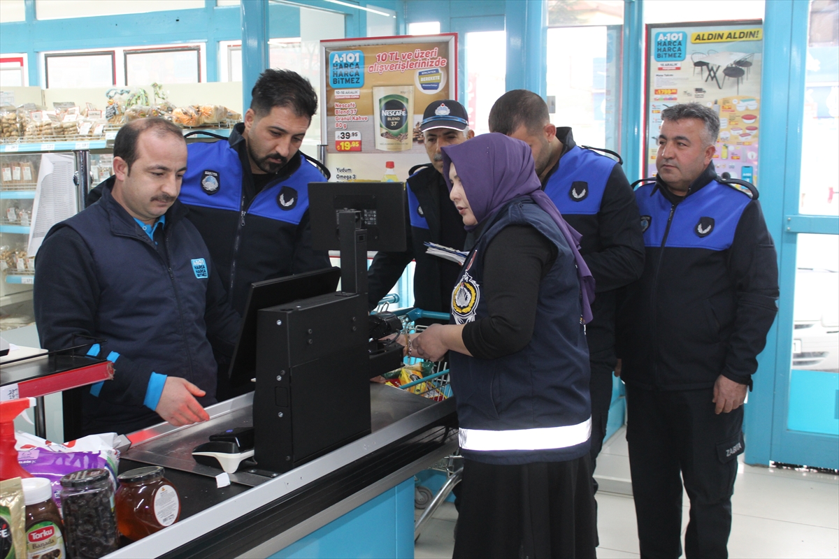 konyada-zabita-zincir-marketleri-denetledi-003.jpg