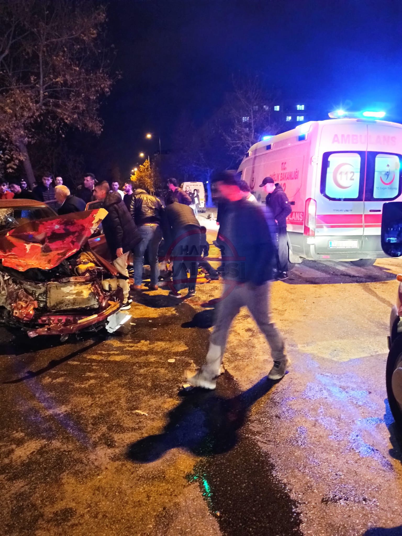 son-dakika-konyada-otomobil-ambulansla-carpisti-yaralilar-var.jpeg