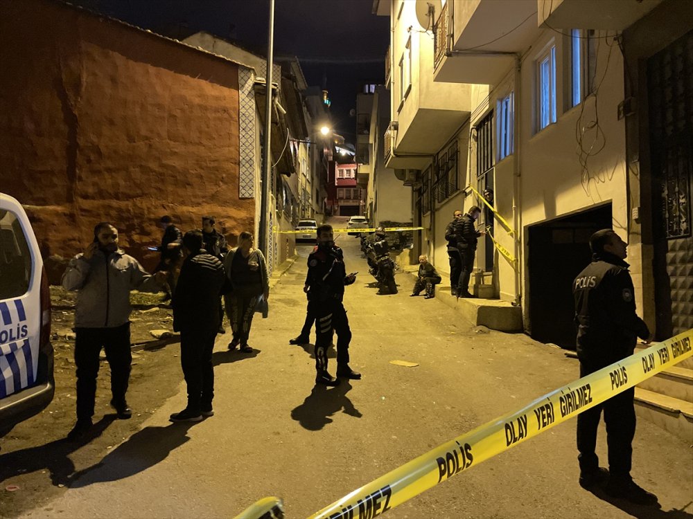 Komşular kavga ihbarı yaptı, eve giren ekipler korkunç manzarayla karşılaştı