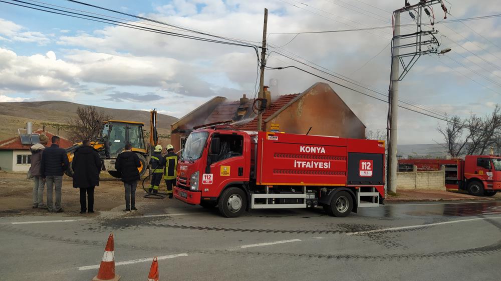 konyada-mustakil-evde-korkutan-yangin.jpg