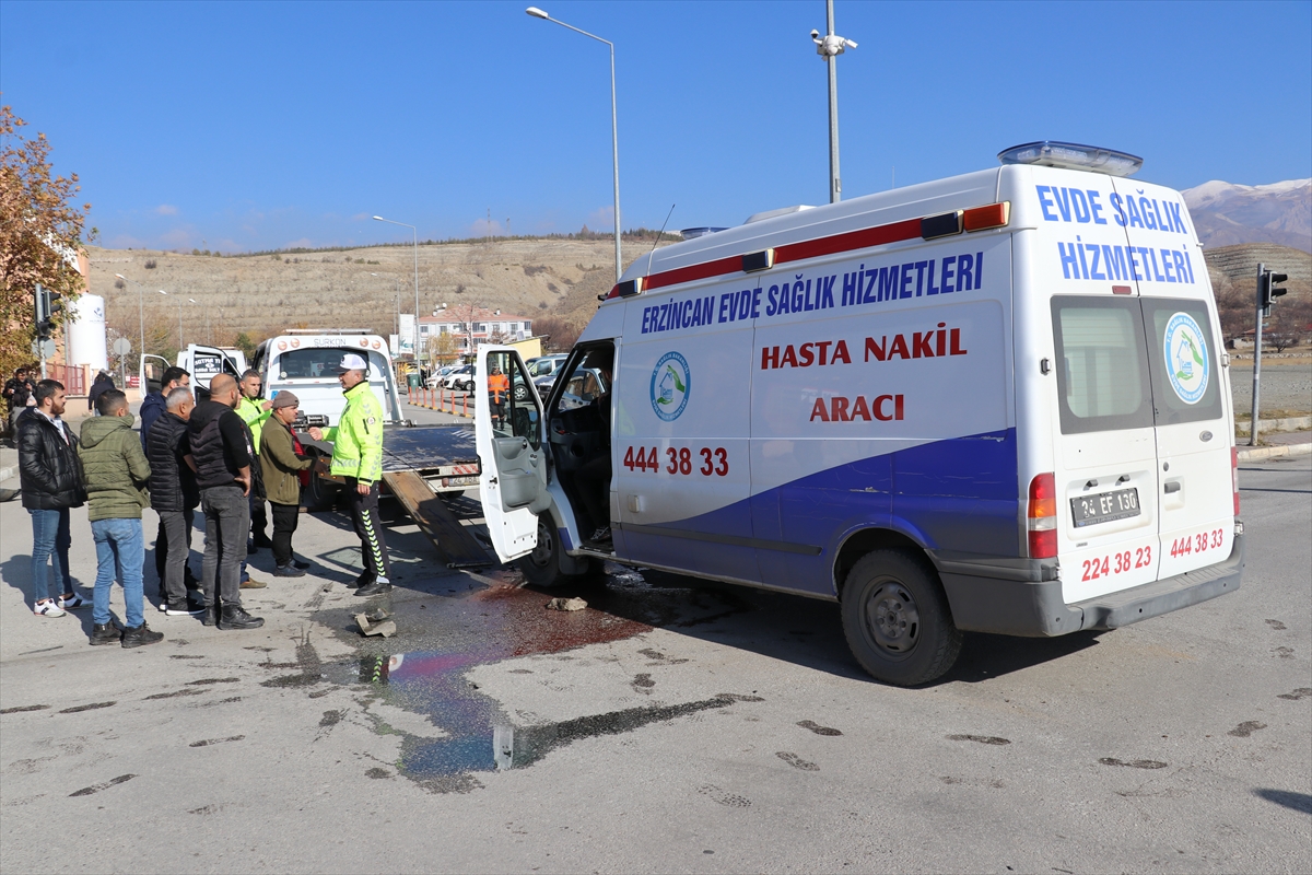 hasta-tasiyan-ambulans-ile-evde-saglik-hizmetleri-araci-carpisti-9-yarali-005.jpg