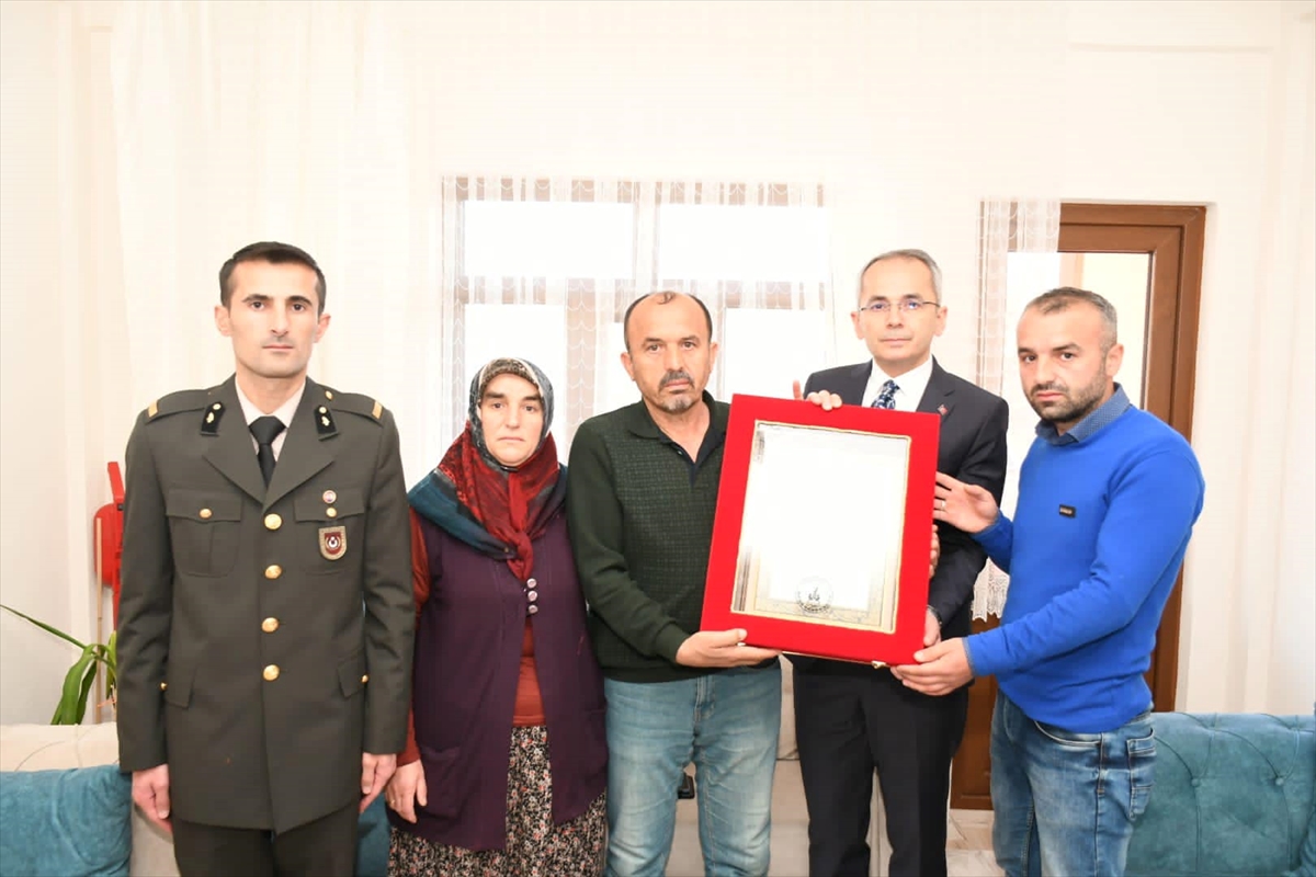 konyali-sehit-mustafa-isikin-ailesine-sehadet-belgesi-teslim-edildi.jpg