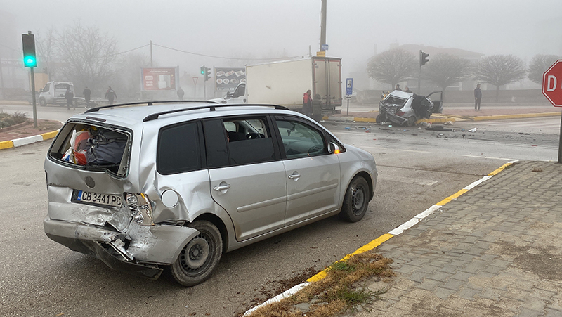 bulgaristandan-ilik-nakli-icin-konyaya-giden-aile-kaza-yapti-1i-agir-3-yarali-003.jpg