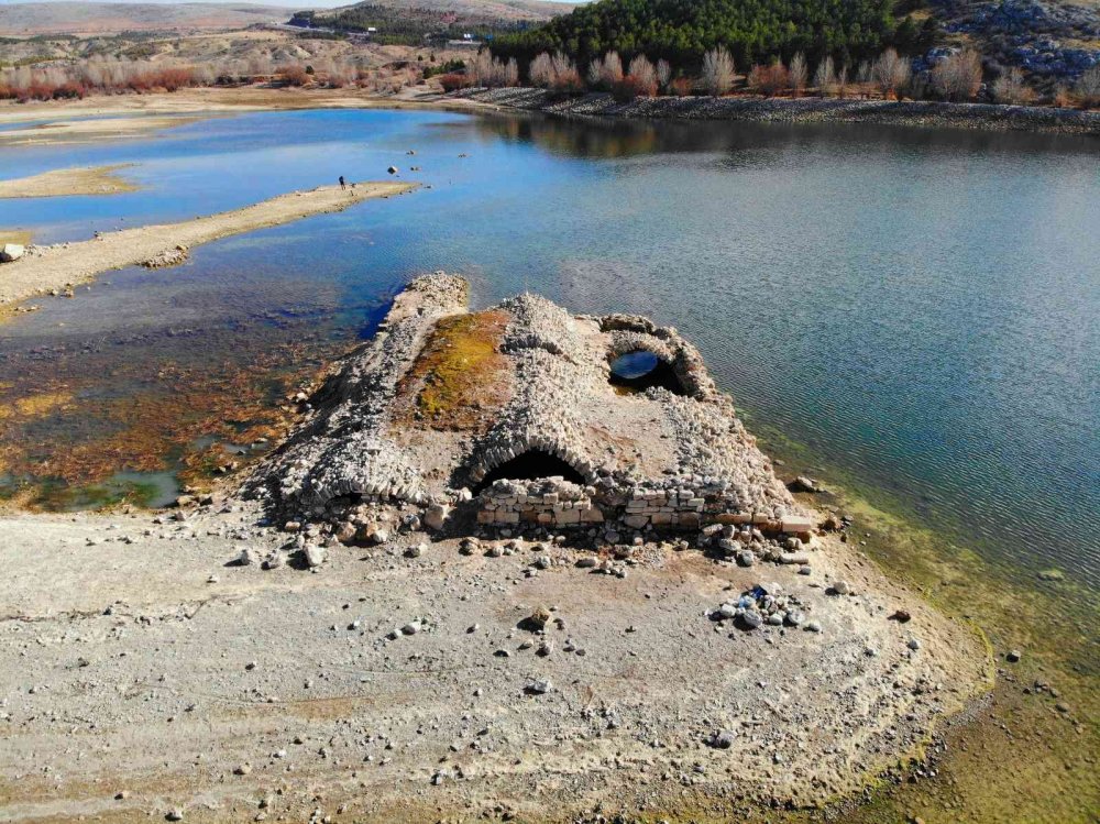Konya'nın sular altında kalan tarihi hanı 821 yıldır ayakta