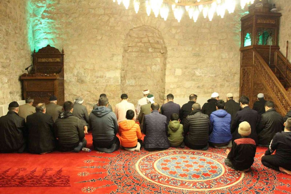 Selçuklu yadigarı cami 8 buçuk asırdır cemaatini ağırlıyor