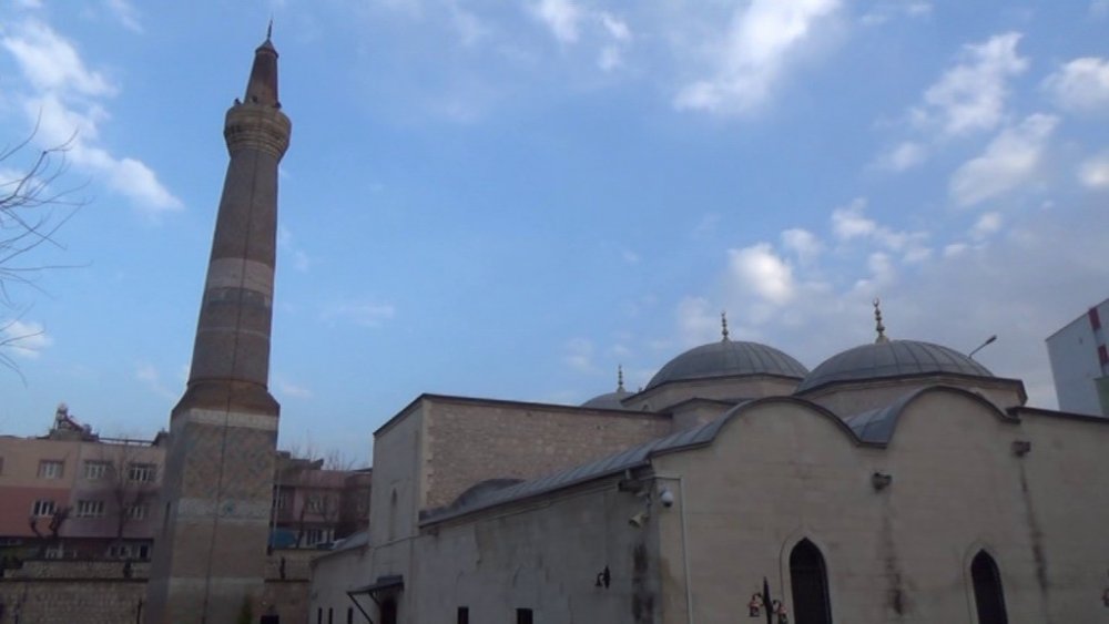 Selçuklu yadigarı cami 8 buçuk asırdır cemaatini ağırlıyor