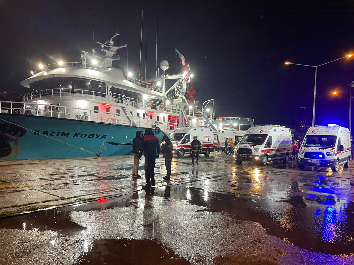 sinop-aciklarinda-kuru-yuk-gemisinde-yangin-yaralilar-var-002.jpg