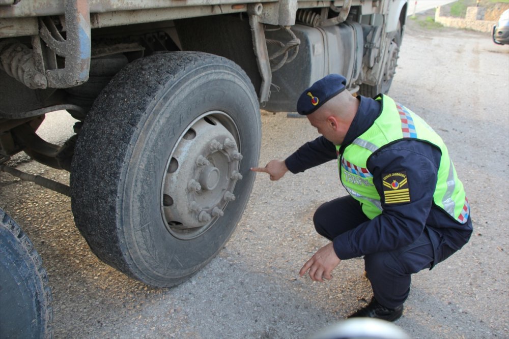 Sürücüler dikkat! Jandarma kış lastiği denetimi yapıyor